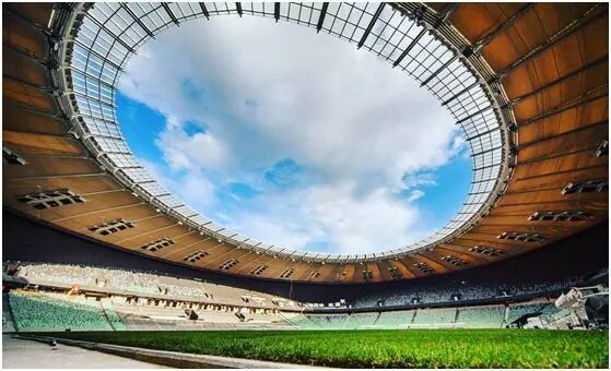 体育场馆第一大屏：洲明4800㎡巨型异形屏