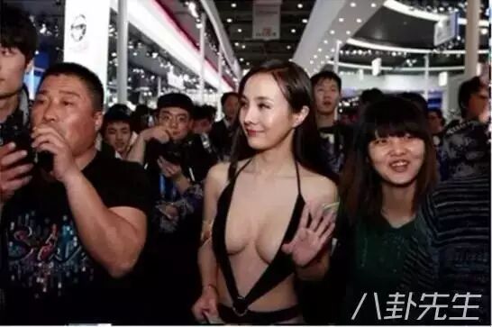 王思聪一晚就给女主播23万:但很多网红还是过得猪狗不如