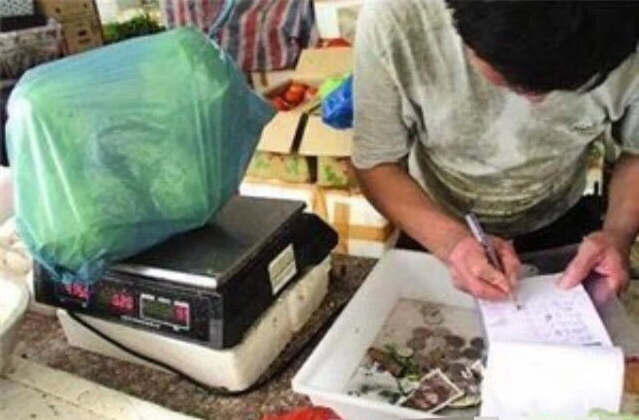 电子秤下放泡沫箱,见到就走!扩散!让更多人知道吧!973 / 作者:奇葩处处有 / 帖子ID:111790 电子秤下放泡沫箱,见到就走!扩散!让更多人知道吧!973 / 作者:奇葩处处有 / 帖子ID:111790