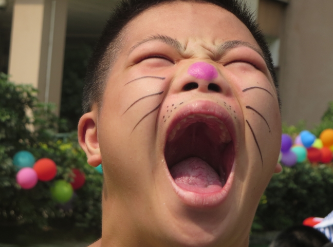 幸福“六一”，快乐游艺，分享智障小朋友们的快乐节日