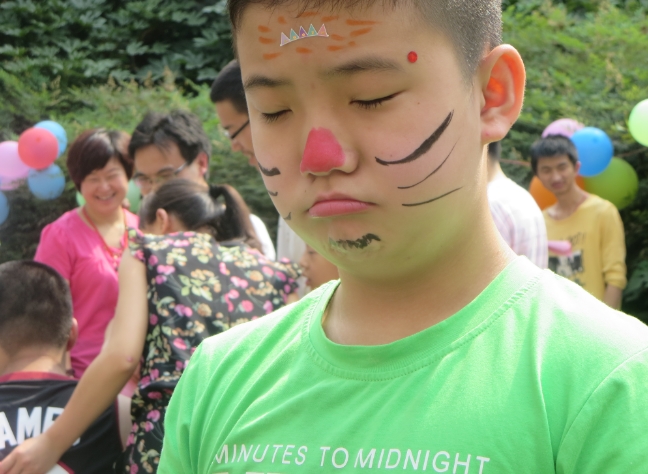 幸福“六一”，快乐游艺，分享智障小朋友们的快乐节日