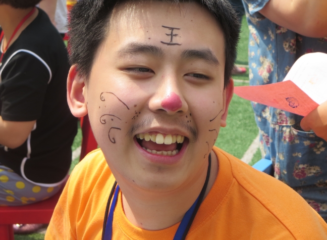 幸福“六一”，快乐游艺，分享智障小朋友们的快乐节日