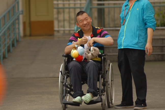 幸福“六一”，快乐游艺，分享智障小朋友们的快乐节日