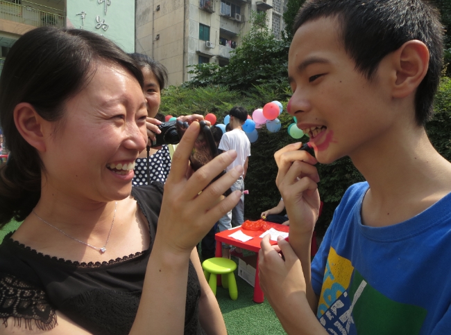 幸福“六一”，快乐游艺，分享智障小朋友们的快乐节日