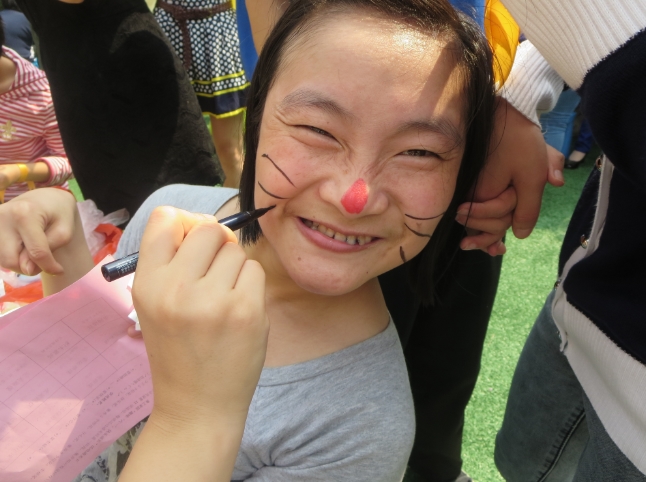 幸福“六一”，快乐游艺，分享智障小朋友们的快乐节日