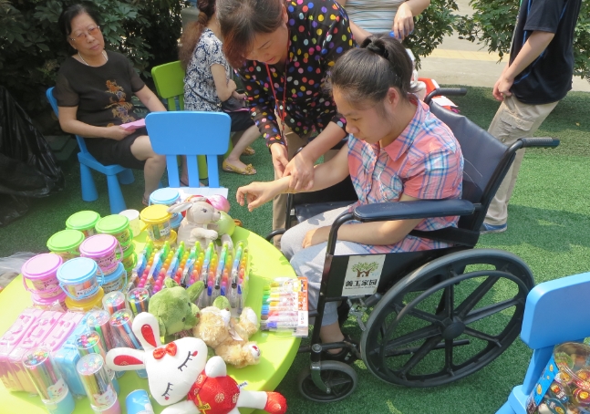 幸福“六一”，快乐游艺，分享智障小朋友们的快乐节日
