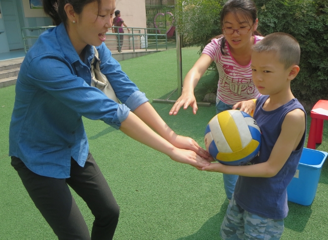 幸福“六一”，快乐游艺，分享智障小朋友们的快乐节日