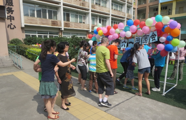 幸福“六一”，快乐游艺，分享智障小朋友们的快乐节日