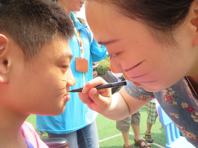 幸福“六一”，快乐游艺，分享智障小朋友们的快乐节日