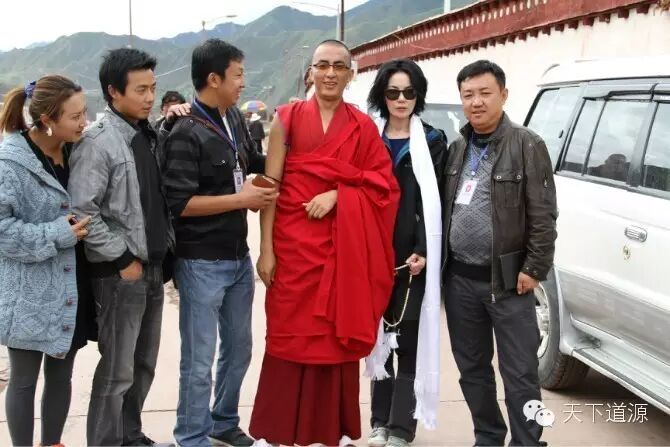 可怜的王菲!被喇嘛骗了!王菲之后,赵薇也被“假藏传佛...