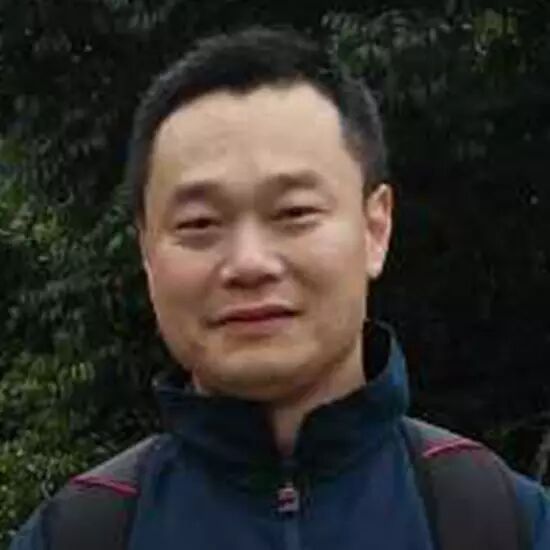 话题 | 球场上的灯光饕餮