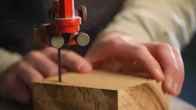 灯具 | 脑洞又开！伦敦设计师用活塞控制灯光量