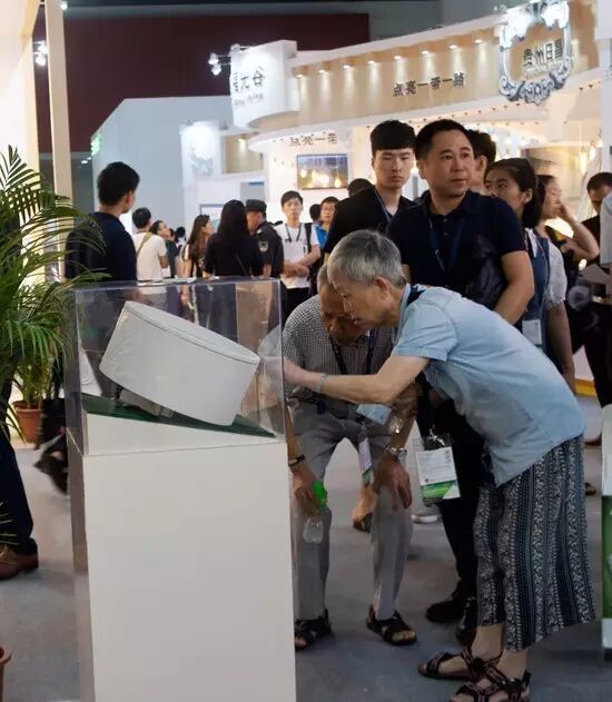 展讯 | 光为照明出击光亚展，展厅人气旺