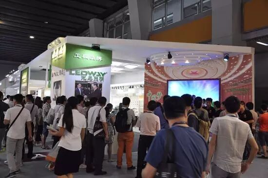 展讯 | 光为照明出击光亚展，展厅人气旺