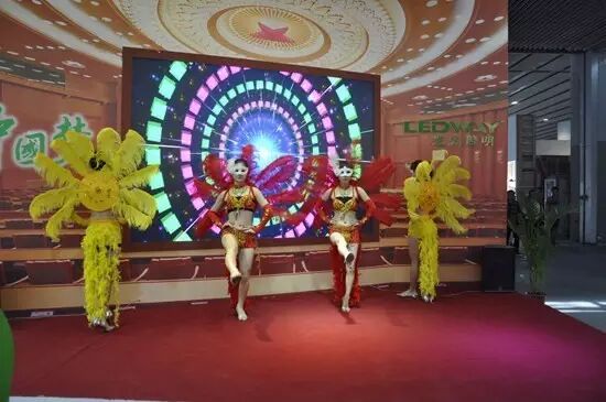 展讯 | 光为照明出击光亚展，展厅人气旺