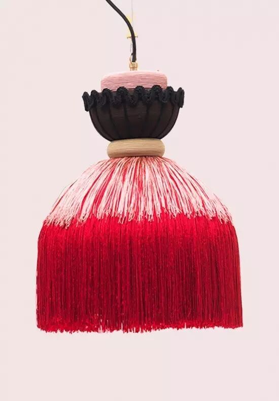 穿在身上的的衬裙灯具