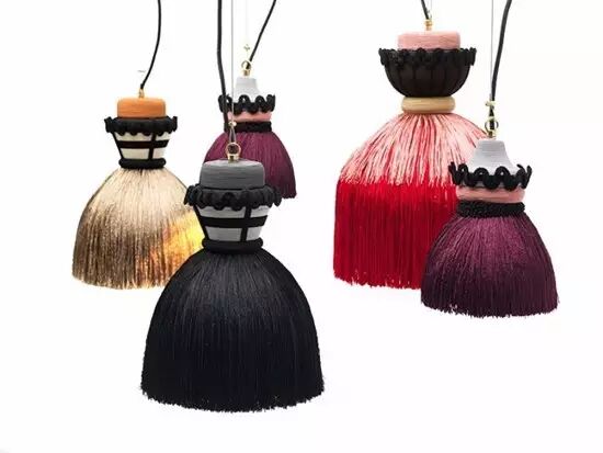 穿在身上的的衬裙灯具