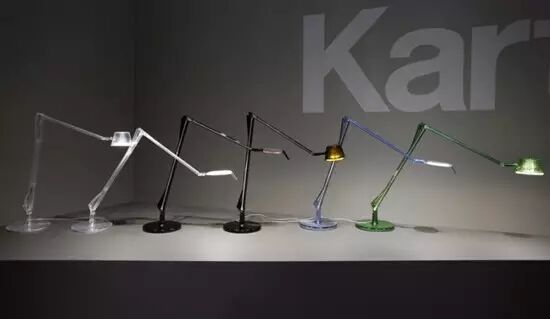 小巧精致的LED桌灯