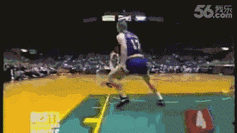 詹姆斯隔扣特里,已经超出篮筐半头 奥尼尔原地起跳隔扣,这身体素质!