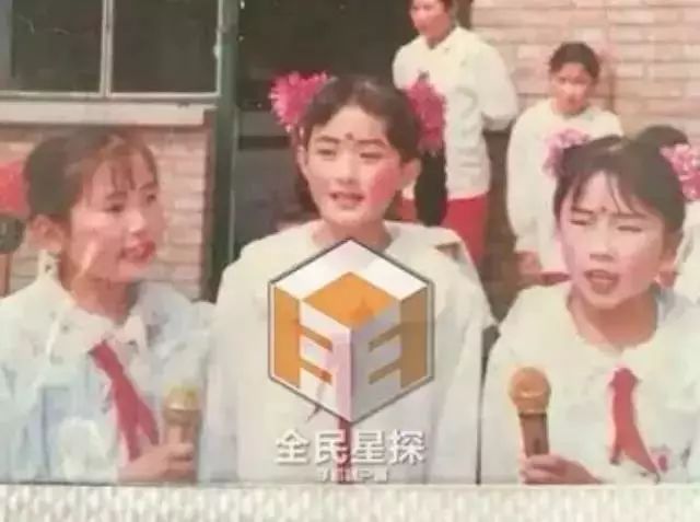 小骨童年是文艺标兵!赵丽颖小时候照片曝光