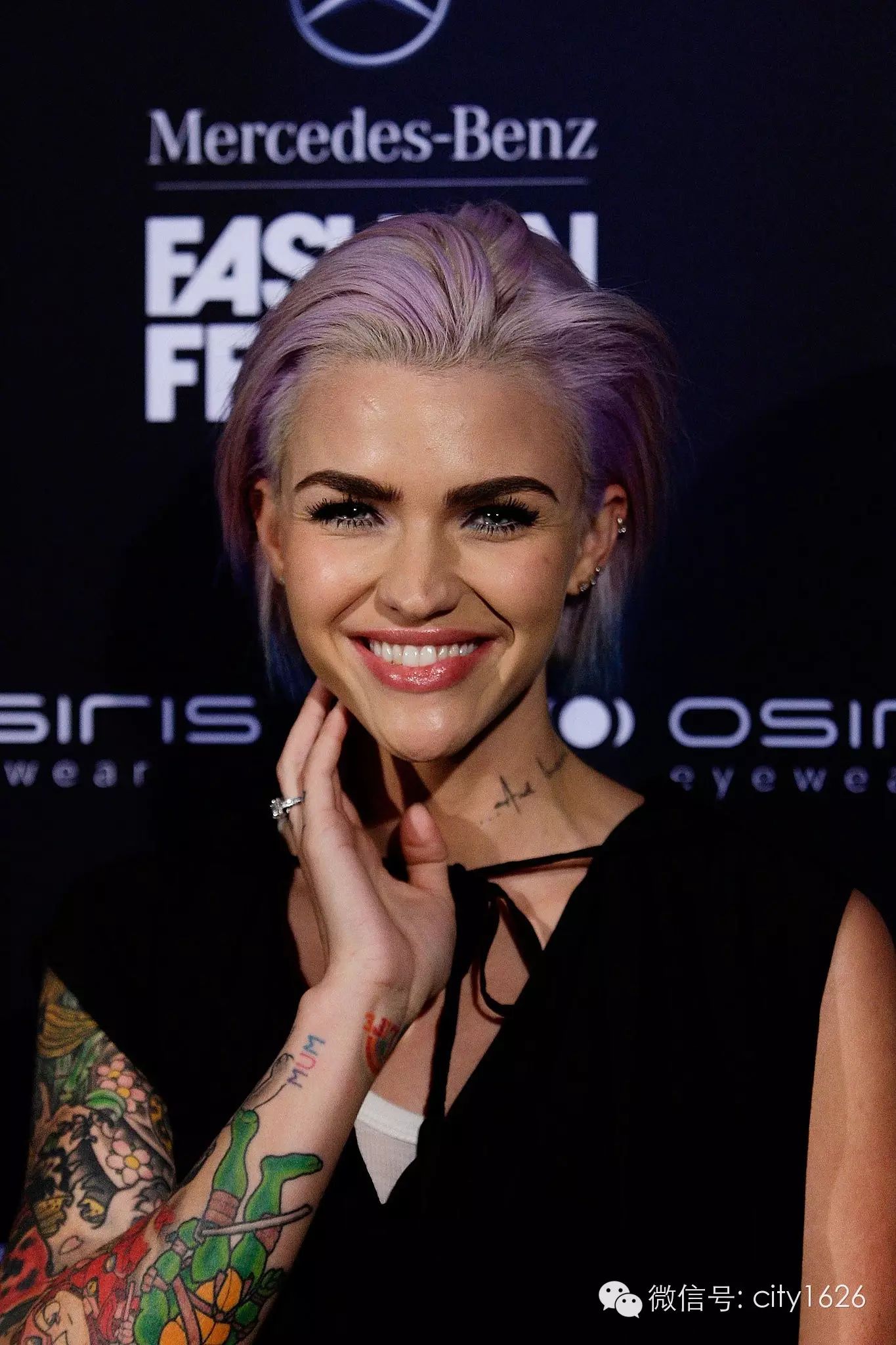 ruby rose 靠的还有她身上的纹身