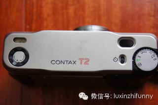 大名鼎鼎的contax的T2，号称是保时捷与蔡司的经典组合！