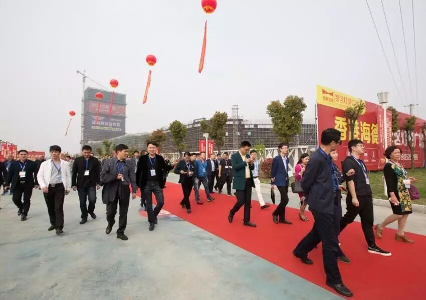 中国灯具行业大咖造访邹区灯博广场，共探卖场发展趋势！