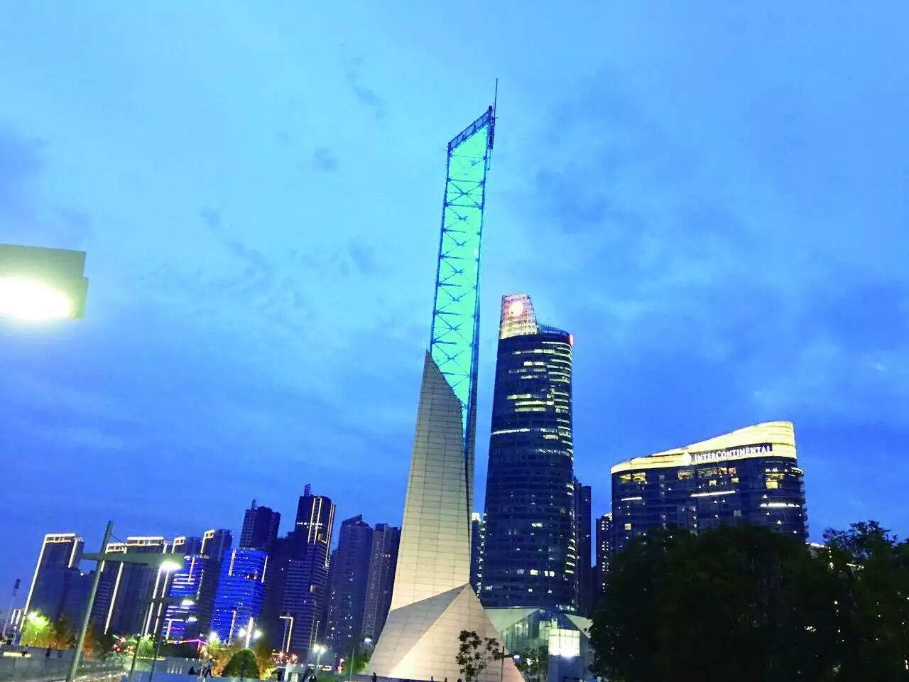 长沙一江两岸夜景今晚“亮相” 建党95周年 爱克完美献礼