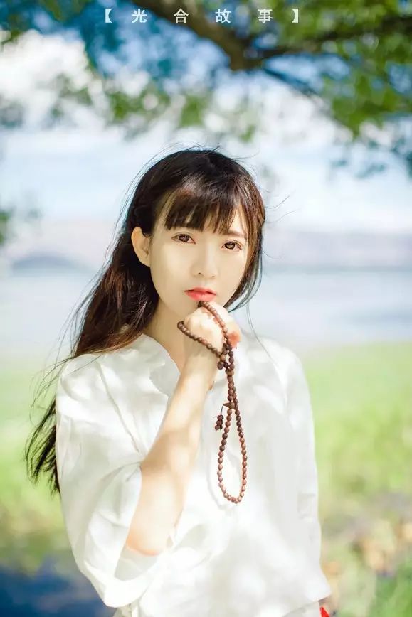 鱼鱼mood:近景人像是以表现被拍摄人物的头部和胸部的形象为主要目的