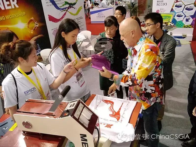 查理印花区人气爆棚 车身贴膜悦动现场