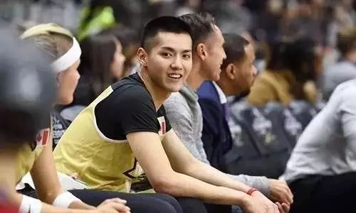 打篮球的男生最帅!12张吴亦凡打NBA图片收割你久违的少...