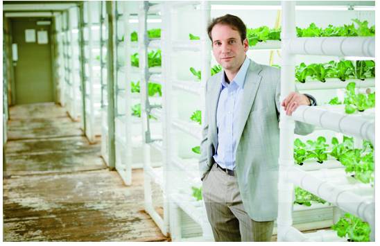 Freight Farms：货柜变身农场 借LED等高科技种植蔬菜创造超强吸金力