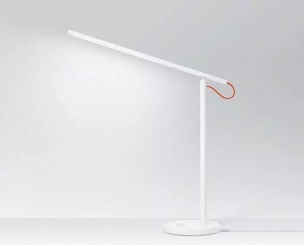 雷军曝小米又添新产品：米家LED智能台灯亮相