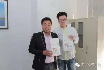 看這位小哥淡定的表情，實際上內心早已激動萬分。