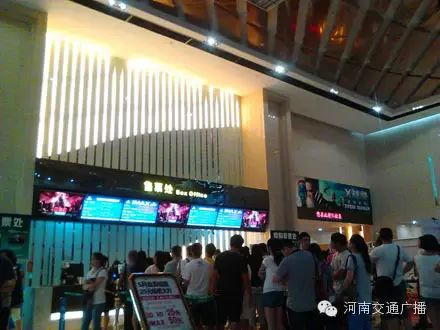 中原萬達(dá)廣場的工作人員還很貼心的為各位大小盆友安排了電影院3D大片之行