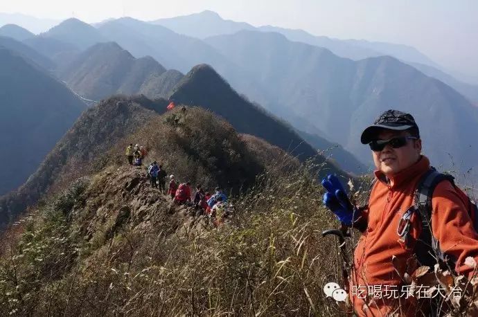 唐天宝四年(745年),唐玄宗敕改为龙角山.主峰海拔786.9米.