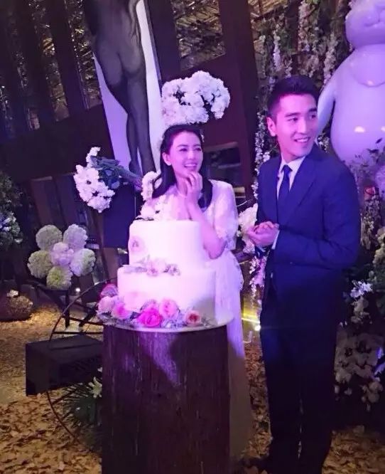 36岁阿娇恋上小4岁整形医生,只因常常去微整!
