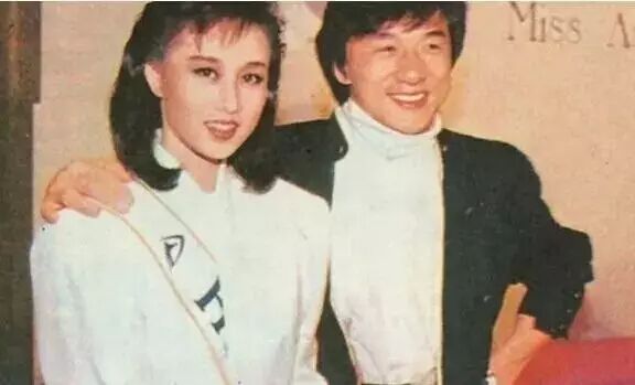 李连杰为她抛弃发妻,成龙苦追她不得,曾与赌王传情,...