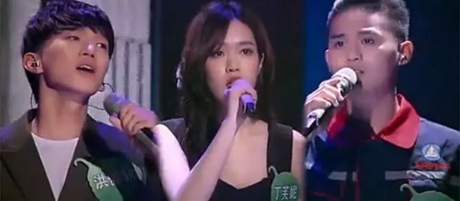 杨宗纬与网友合唱《空白格》,开口跪!!