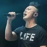 陈奕迅&李荣浩现场合唱《演员和歌手》