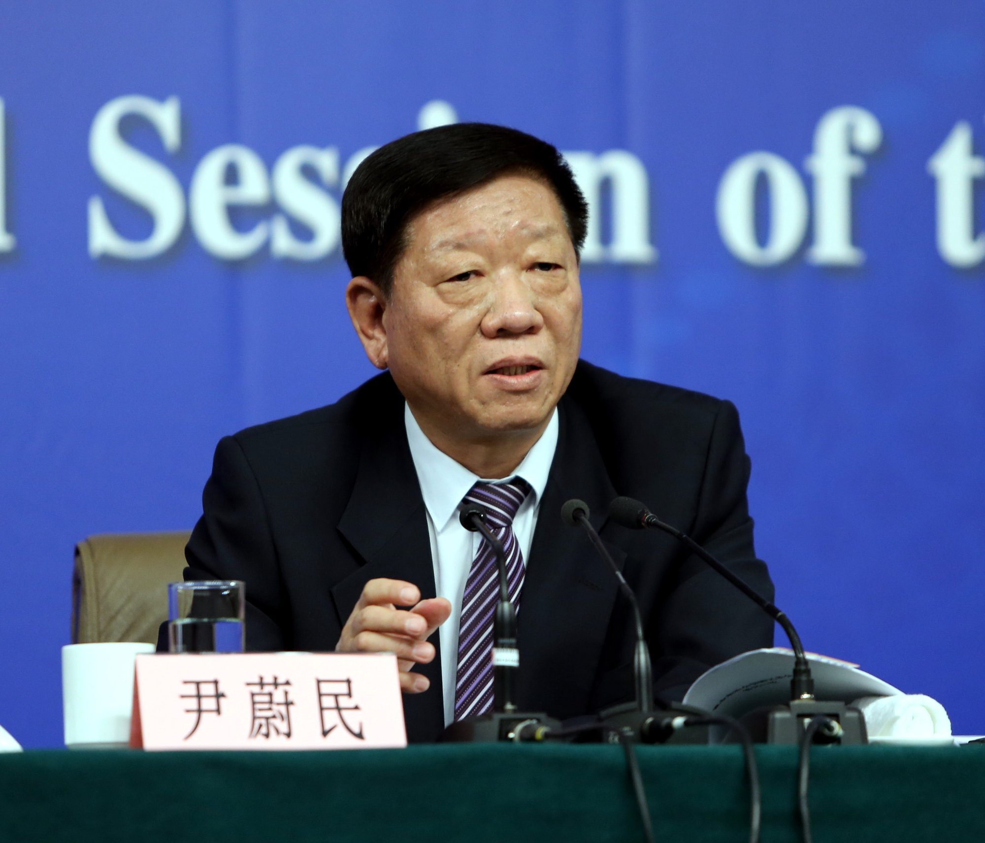 人社部部長尹蔚民答記者問