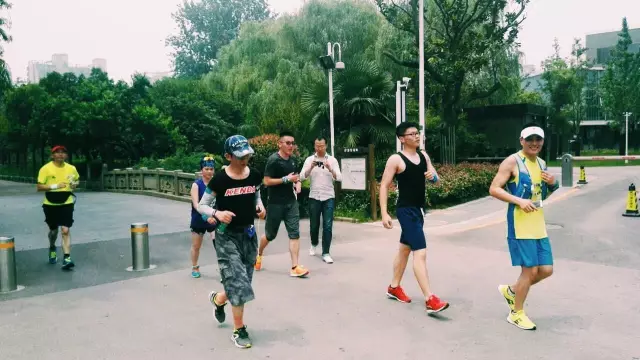 《入夏之初,穿越金陵55KM(好文推荐)》 - 这里升起太阳 - 百花争艳 《入夏之初,穿越金陵55KM(好文推荐)》 - 这里升起太阳 - 百花争艳