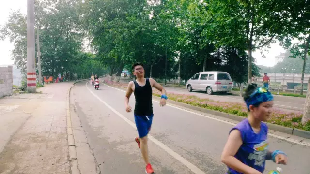 《入夏之初,穿越金陵55KM(好文推荐)》 - 这里升起太阳 - 百花争艳 《入夏之初,穿越金陵55KM(好文推荐)》 - 这里升起太阳 - 百花争艳