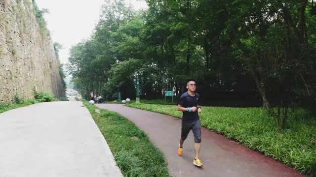 《入夏之初,穿越金陵55KM(好文推荐)》 - 这里升起太阳 - 百花争艳 《入夏之初,穿越金陵55KM(好文推荐)》 - 这里升起太阳 - 百花争艳