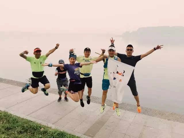 《入夏之初,穿越金陵55KM(好文推荐)》 - 这里升起太阳 - 百花争艳 《入夏之初,穿越金陵55KM(好文推荐)》 - 这里升起太阳 - 百花争艳
