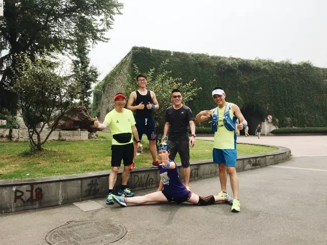 《入夏之初,穿越金陵55KM(好文推荐)》 - 这里升起太阳 - 百花争艳 《入夏之初,穿越金陵55KM(好文推荐)》 - 这里升起太阳 - 百花争艳