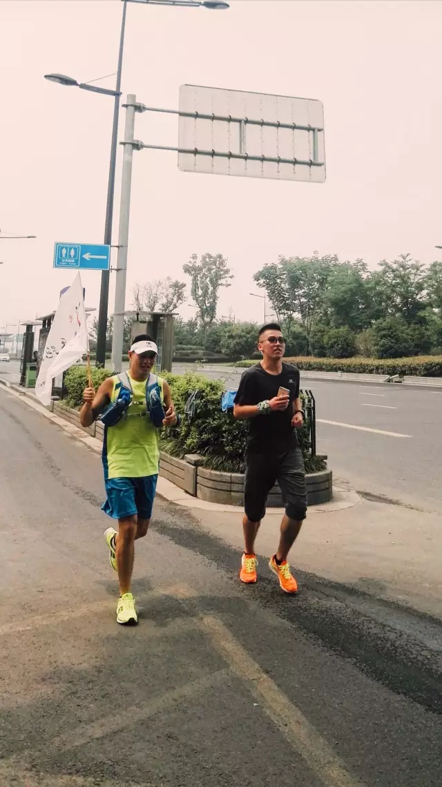 《入夏之初,穿越金陵55KM(好文推荐)》 - 这里升起太阳 - 百花争艳 《入夏之初,穿越金陵55KM(好文推荐)》 - 这里升起太阳 - 百花争艳