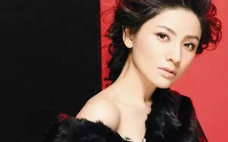 ♬她曾被黄晓明抛弃,与baby傻傻分不清,如今两个儿子家...