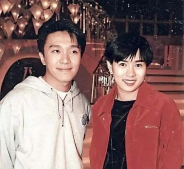 她是周星驰的初恋,因癌症病逝,年仅45岁,重疾年轻化,...