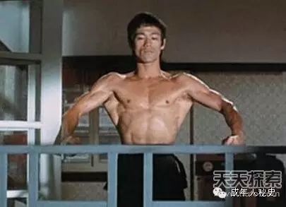 武打巨星李小龙丧事现场相片!
